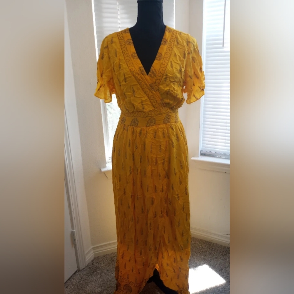 Lapogee dress size Large maxi dress in golden yellow in used condition